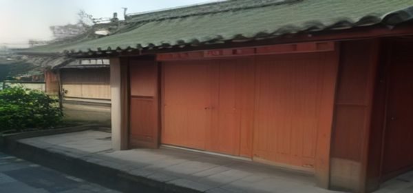 专业内容评审团队筛选精品视频内容的工作场景
